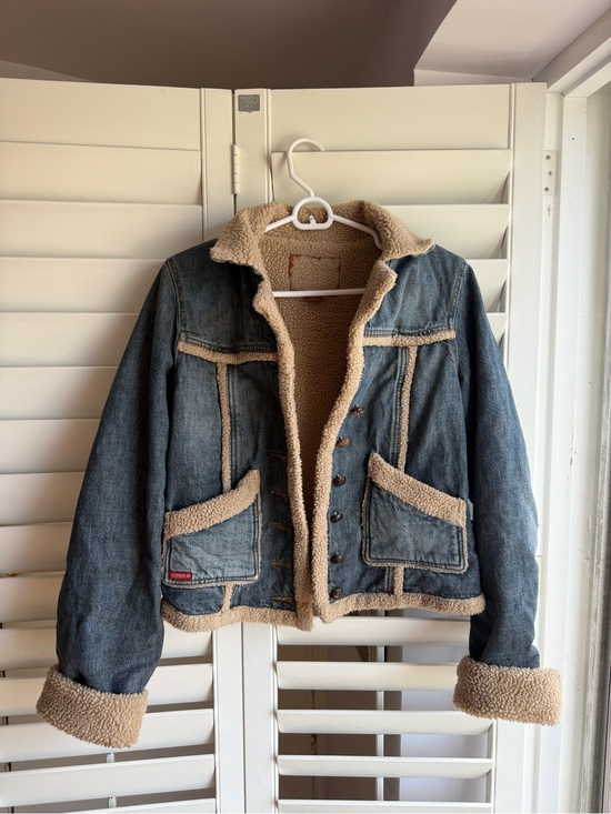 Guess Jackets & Blazers - y2k Guess Denim Sherpa-Lined Jacket in Blue and Tan sz M